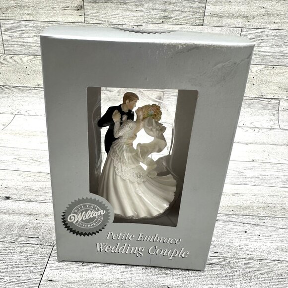 Brand NIB 1998 Wilton Enterprises Petite Embrace Wedding Couple - Picture 1 of 5